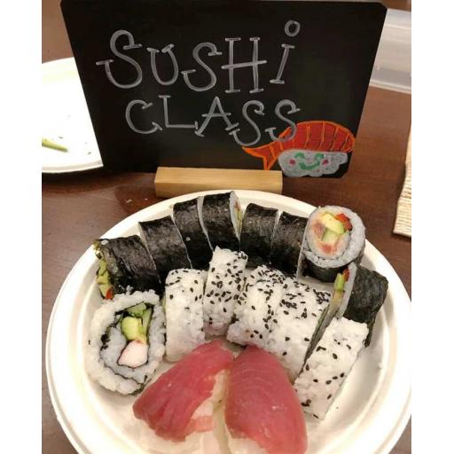 Sushi maki rolls.jpg